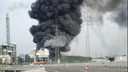 Gjermani, shpërthim në një fabrikë, 1 viktimë, 16 të plagosur e 4 të zhdukur! Rrezikohet një shpërthim i dytë, autoritetet: Banorët të rrinë brenda për të shmangur helmimin nga tymi