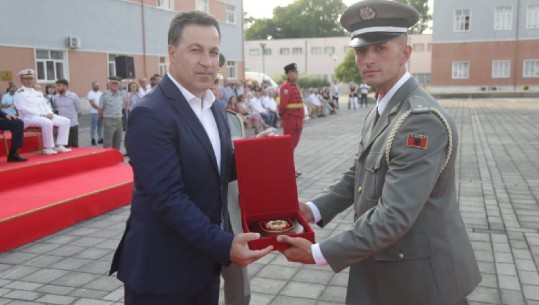 Diplomohen 59 oficerët e rinj të FA, Peleshi: Akademia, diploma ekuivalente me akademitë e vendeve të NATO