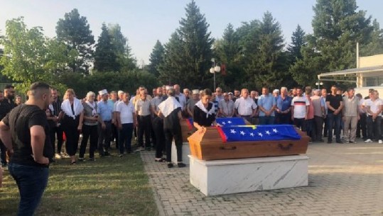 Lot dhe dhimbje në kufi, 10 viktimat e aksidentit tragjik përfundojnë udhëtimin e fundit drejt të dashurve në Kosovë! 10 karafila të bardhë për 10 jetët e humbura