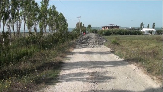 Rruga bëhet tokë private, izolohen 15 familje në Kurbin! Banorët e fshatit Adriatik në protestë 