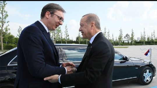 Vuçiç telefonon Erdogan: Ankaraja duhet të mbeshtesë dialogun Kosovë-Serbi