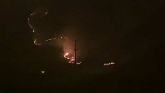 Zjarri në Karaburun, Administrata e Zonave të Mbrojtura paralajmëron: Rrezikon të përparojë në drejtim të zonave të banuara në Dukat Fushë! Banorët të jenë vigjilentë
