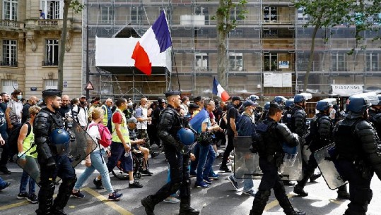 Mijëra qytetarë në Francë, Zvicër dhe Itali protestojnë kundër vendosjes së' Green Pass' 