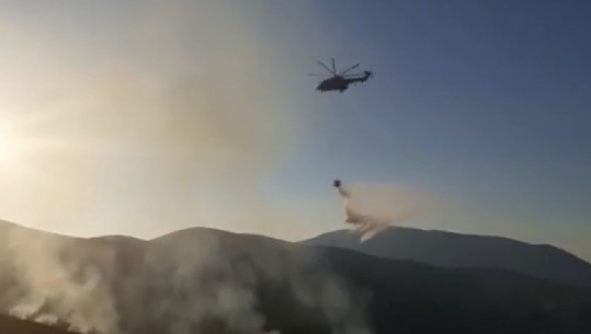 Dita e dytë e ndërhyrjes nga ajri për shuarjen e zjarrit në Karaburun, hidhen mbi 300 mijë litra ujë, vatra ende problematike