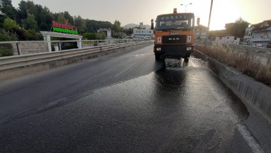 FOTOT/ I nxehti afrikan, mjetet e Bashkisë së Tiranës lajnë rrugët me ujë! Masa shtesë për plehrat 