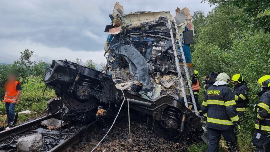 Treni i shpejtë nga Mynihu përplaset me trenin çek, 3 të vdekur dhe 31 të plagosur
