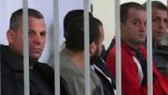 Ekstradohet nga Greqia Bashkim Buzani, i dënuar me 20 vite burg për disa vepra penale! Ishte në bandën e Land Xhepexhiut, që dogjën të gjallë 6 gardistë