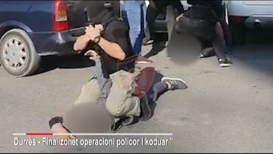 Me thasë kanabisi nga Vora në Fushë-Krujë, momenti kur policia i shtrin në tokë dhe arreston 7 trafikantët! Kapen 62 kg kanabis