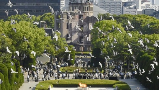 Hiroshima shënon përvjetorin e 76-të të sulmit me bombë atomike