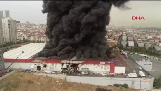 Turqi, zjarr gjigant në mes të Stambollit