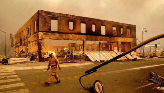Zjarre edhe në SHBA, digjet qyteti historik! 96 vatra aktive zjarri, flakët kthejnë në hi çdo gjë që gjejnë