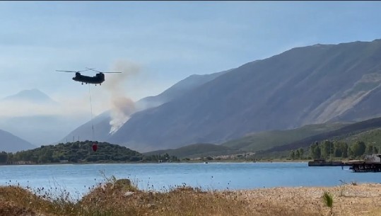 Video/ Zjarri në Karaburun, ndërhynë për të shuar flakët helikopteri holandez, 5-fishi i kapacitetit të helikopterit tonë