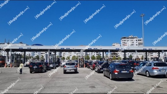 Fluks pasagjerësh në Portin e Durrësit, nga 3 tragete zbarkojnë 3446 udhëtarë dhe 1360 automjete