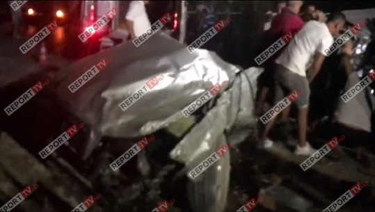 Video Ekskluzive/ Makina përplaset me shtyllën elektrike në Shijak, ndahet në dysh! Shpëton mrekullisht shoferi