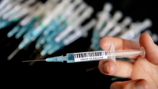 Gjermani, infermierja dyshohet se iu dha njerëzve ujë me kripë në vend të vaksinës