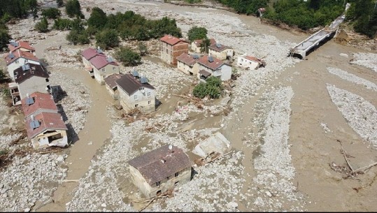 Turqi, përmbytjet i marrin jetën të paktën 40 personave ! Dhjetëra fshatra nën ujë dhe pa energji elektrike