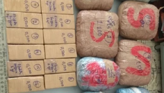 Kanabis dhe heroinë nga Shqipëria në Greqi me vlerë mijëra euro, mediat greke zbardhin si u çmontua organizata kriminale: ‘Koka’ siguronte drogën në vendlindje