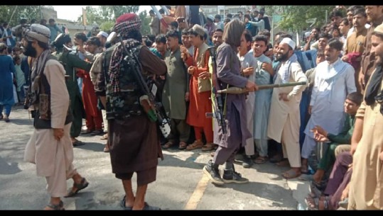 Talebanët brenda në Kabul: Nuk kemi ndërmend të luftojnë, kush dëshiron të largohet do kalojë i sigurt