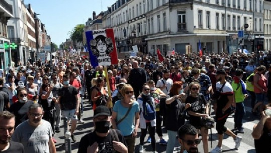Me detyrim pasaporta COVID në kafe, restorante dhe kinema, protestat ‘pushtojnë’ rrugët e Francës për të pestën fundjavë radhazi 