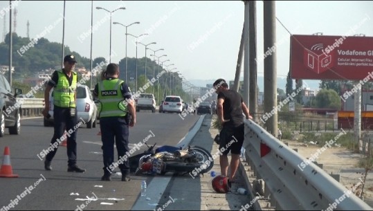 Motori përplaset me makinën në aksin Durrës-Kavajë, plagoset çifti i bashkëshortëve, gruaja në gjendje të rëndë