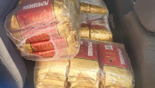 Sekuestrohen 115 kg kafe kontrabandë në një dyqan në Tiranë, në pranga 61-vjeçari, procedohet penalisht bashkëshortja 