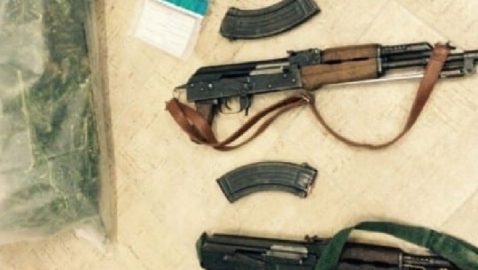 Kanabis dhe armë gjahu pa leje në banesë, arrestohet 46-vjeçari në Mallakastër
