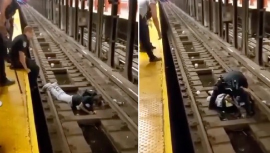 Pasagjerit i bie të fikët dhe bie mbi shinat e trenit, polici hero hidhet për ta shpëtuar, pak sekonda para se treni të kalojë