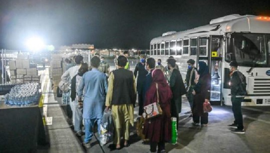 Më shumë se 100 afganë të evakuuar mbërrijnë në bazën amerikane në Gjermani