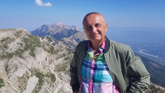 Meta me foton nga malin e Tomorrit: Shëndet, mbarësi dhe zemra të gëzuara për të gjithë besimtarët dhe pelegrinët 