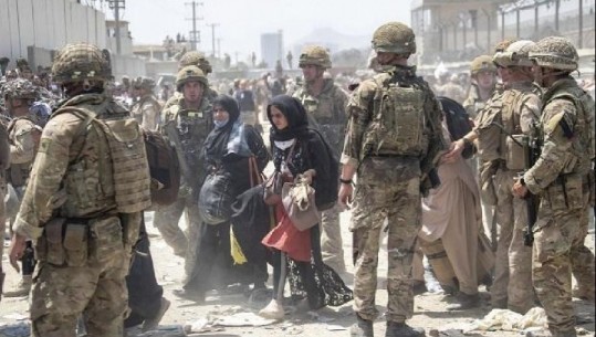 Shkëmbim zjarri në aeroportin e Kabulit, vritet një roje afgane e sigurisë dhe plagosen 3 të tjerë