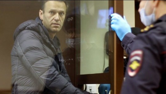 Armiku i Putin dënohet me 9 vite burg! Lideri i opozitës ruse Navalny u akuzua për mashtrim dhe fyerje të gjykatës