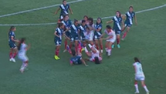 Futbolli nxjerr nga kontrolli edhe femrat, 3 futbollistë ndëshkohen më të kuq pas sherrit masiv