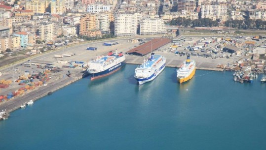 U njoftuan se udhëtimi drejt Italisë iu anulua, nis protesta në Durrës dhe procedohen penalisht 3 persona, as sot nuk niset tragetet 