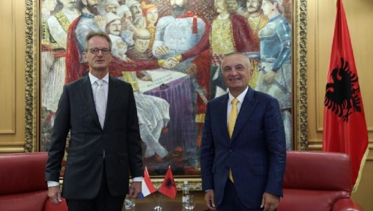 Ambasadori i Holandës merr zyrtarisht detyrën në Shqipëri, pritet nga presidenti Ilir Meta