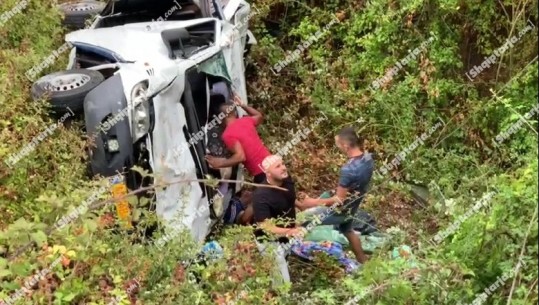Pamje të rënda, furgoni bie 20 metra në greminë, 4 të vdekur në aksin Sarandë-Gjirokastër