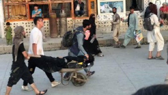 Sulmi në Kabul, ish-përkthyesi i forcave britanike që po priste të largohej nga Afganistani: Ishte si dita e kijametit, pashë njerëz të mbuluar me gjak që vraponin