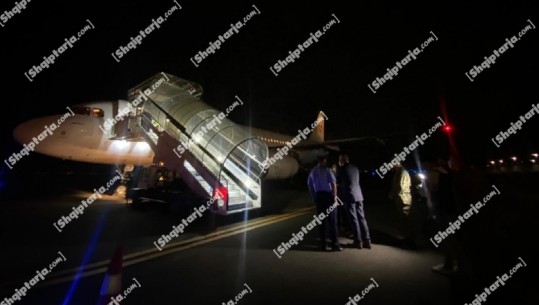 Mbërrin avioni me 121 refugjatët e parë afganë në Shqipëri, priten nga kryeministri Rama