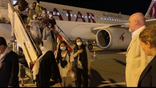 Vijnë gjatë natës në Shqipëri 154 afganë, në total 275 të strehuar në Durrës e Tiranë! Rama: Aktivistë të shoqërisë civile! Xhaçka: Gra që u rrezikohej jeta në duart e talebanëve