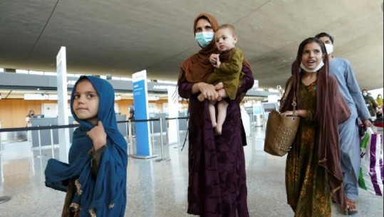 Grupi i parë i afganëve që do të strehohen në Kosovë pritet të mbërrijë të dielën