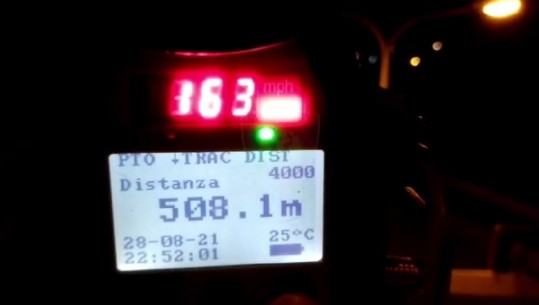 Me shpejtësi deri në 163 km/h dhe në gjendje të dehur, për 5 orë policia gjobit 35 shoferë dhe pezullon 16 patenta! 4 të arrestuar në Tiranë
