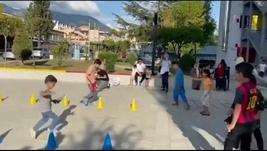 VIDEO/Lojëra, të qeshura dhe argëtim, si po kalojnë kohën fëmijët afganë në Qytetin Studenti