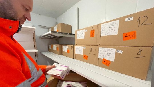 Situata nga COVID-19, Manastirliu: Mbërrijnë 30,000 doza të vaksinës AstraZeneca, dhuratë nga Letonia