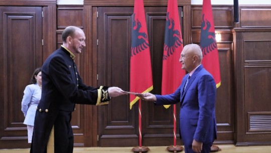 Ikën Duncan Norman, vjen ambasadori i ri i Mbretërisë së Bashkuar në Tiranë! Alastair King-Smith i dorëzon letrat kredenciale Presidenti Meta