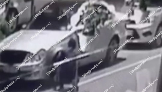 Del video, momenti kur i vendoset tritoli makinës së inspektorit të policisë në Durrës