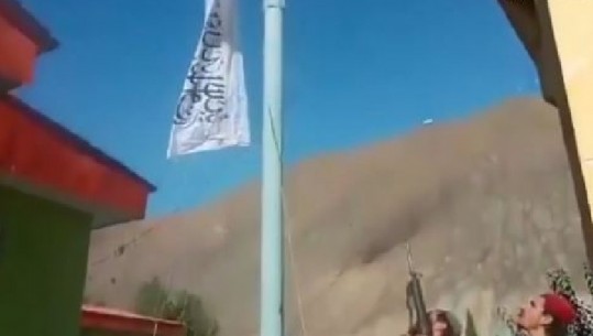 Talebanët e armatosur marrin kontrollin e të gjithë Afganistanit, ngrenë flamurin në provincën Panjshir, e fundit jashtë sundimit të tyre 