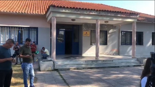 Mbyllet shkolla në Grizë të Patosit, 62 nxënës mbeten pa mësim! Prindërit: Ku t'i çojmë fëmijët? Kryeplaku: U dëmtua nga tërmeti