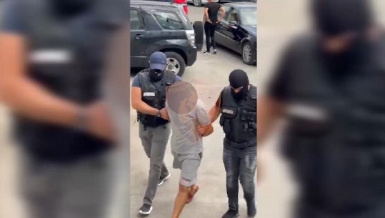 39 thika dhe mbi 1 kg kokainë në makinë, arrestohet 44-vjeçari në Tiranë! (EMRI)