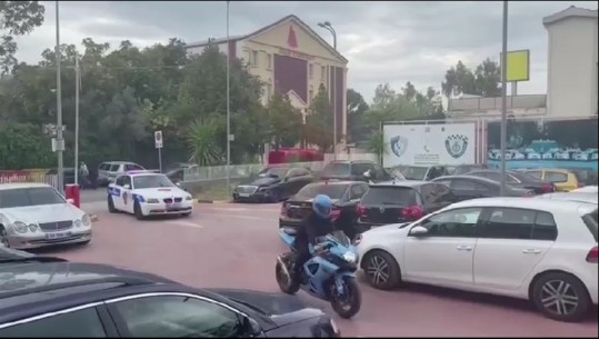Gara shpejtësie dhe manovra të rrezikshme në zonat e banuara në Tiranë, policia procedon 5 shoferë