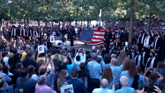 Një minutë heshtje në nderim të viktimave të 11 shtatorit! Familjarët e viktimave: Të mbahen mend jo si numra apo datë, por si fytyra të njerëzve të zakonshëm