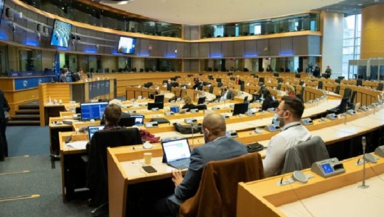 ‘Berisha’ përfundon në PE! Eurodeputetët presion BE-së që të ketë qasjen e SHBA me vendimin për ‘non grata’